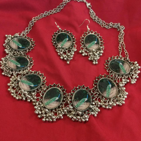 Designed silver collar neckpiece