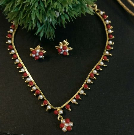 Classic pearl necklace